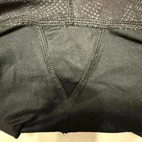 Women’s leggings by Adidas in black & gray high waisted with raised pattern LG - Picture 6 of 9